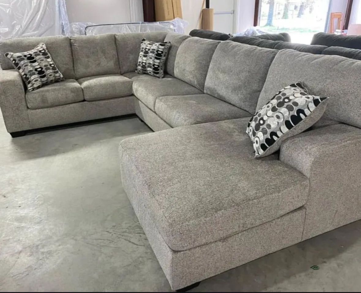 Brand New Ashley Oversized Ballinasloe Sectional Platinum -