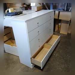 Ten drawers dresser with rails