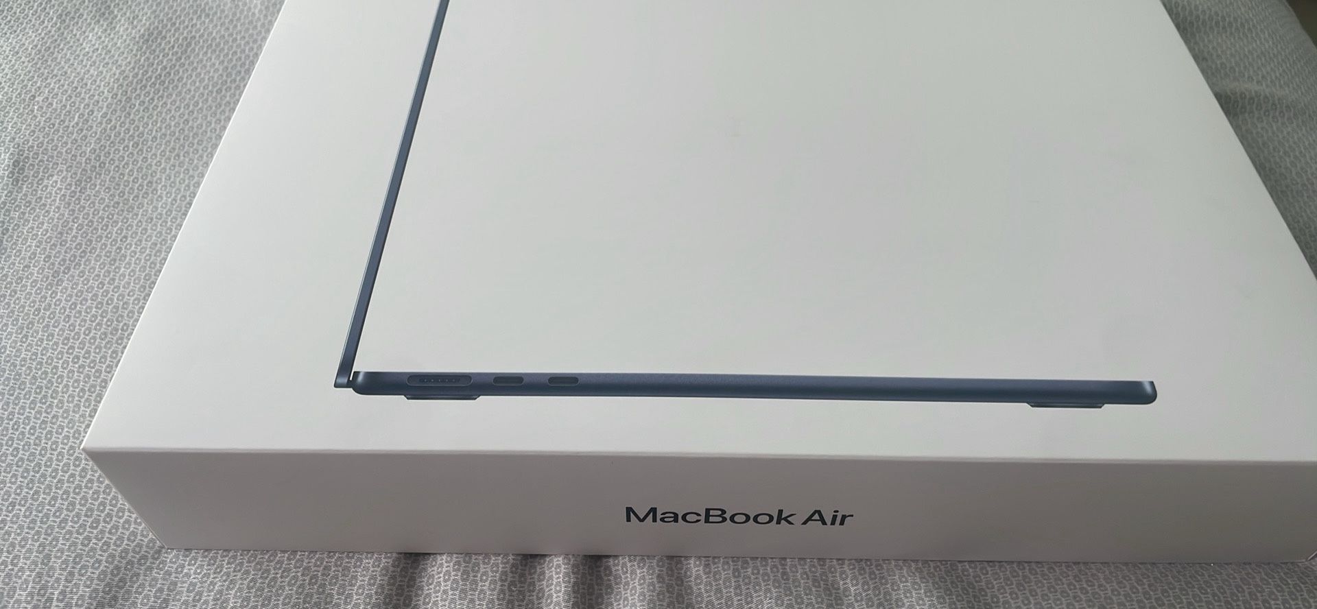 Brand New Sealed MacBook Air 13” – M4 Chip, 16GB RAM, 256GB SSD