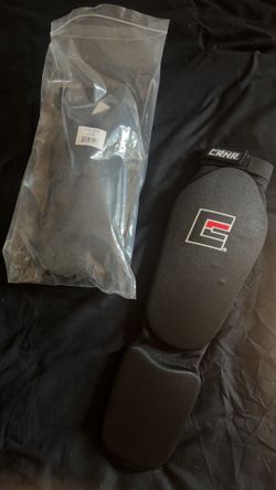 Slip on elastic shin pads