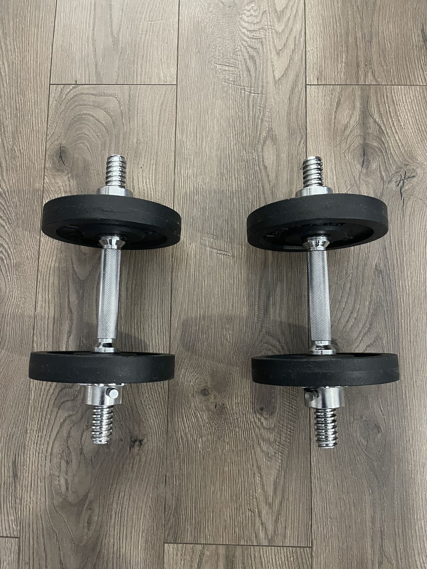 Two Adjustable Dumbbells With Spin-Lock Collars
