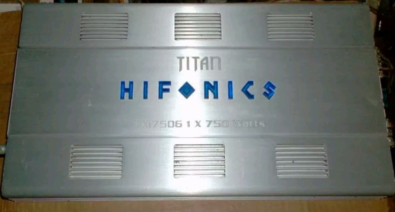 Titan Hifonics Txi7506 amp it's old school heat... ⭕💡YES IT LIGHTS UP IN BLUE LIGHT💡⭕