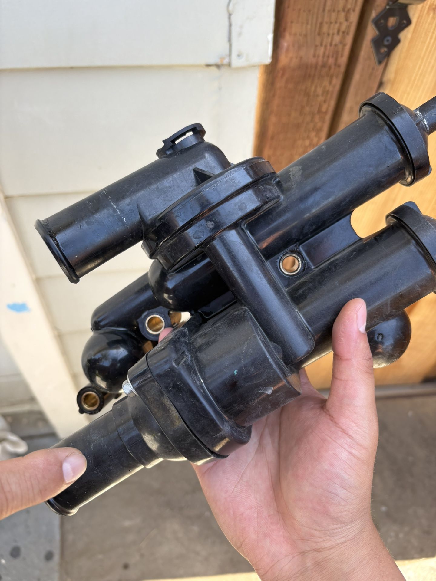USED THERMSTAT HOUSING JEEP COMPASS LATITUDE 2.4L FWD