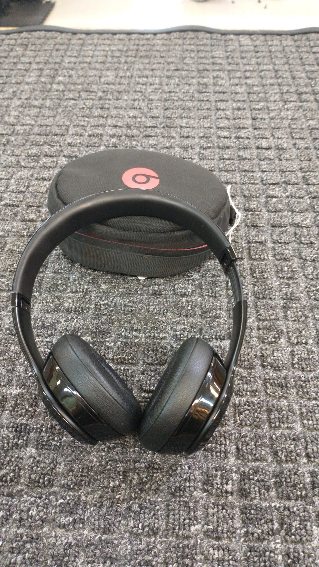 Beats Wireless headphones with case
