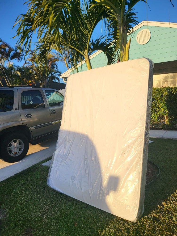 NEW QUEEN MATTRESS/ DELIVER AVAILABLE NOW/ HABLAMOS ESPAÑOL/ ENTREGA INMEDIATA