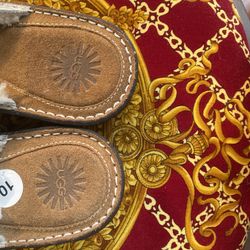 UGG Sandles, New Never Worn. Size 10