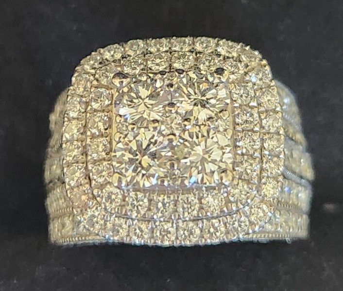 Gorgeous 2 Carat Total Weight Diamond Ring