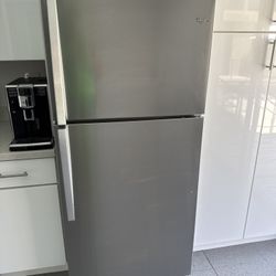 Whirlpool Refrigerator 30” Wide. 