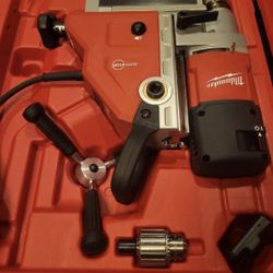 MILWAUKEE MAGNETIC DRILL  NEW CONDITIONS 