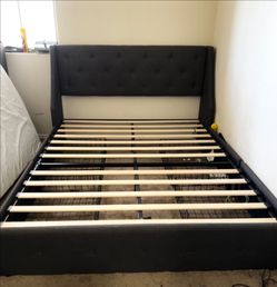 Queen Size Bed Frame With Mattress & Drawers
