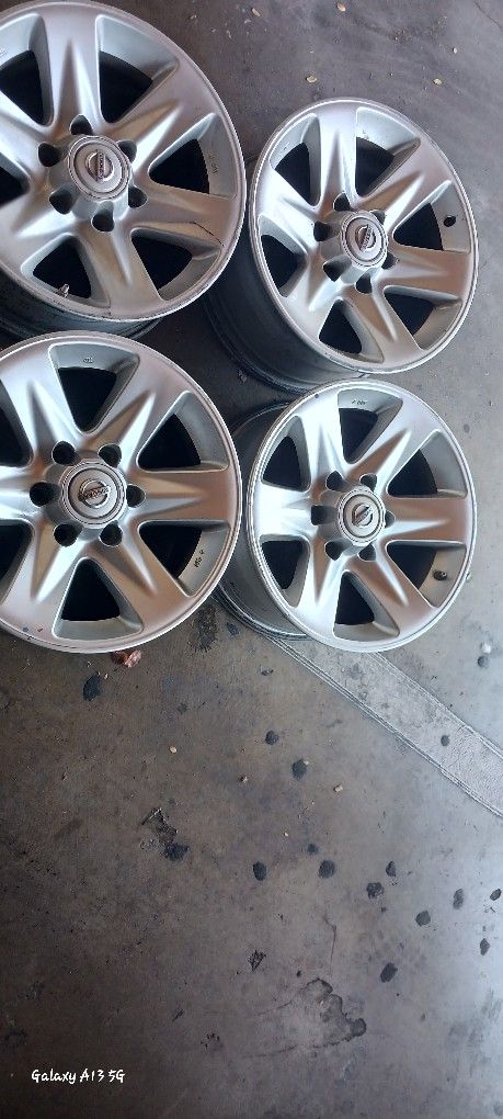 Rines 17 Para Nissan D21.
