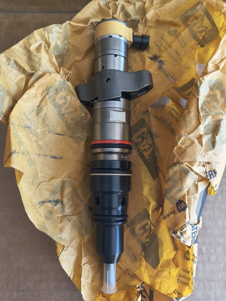New Set of 6 original caterpillar fuel injectors used in Caterpillar C7 Diesel Engines.