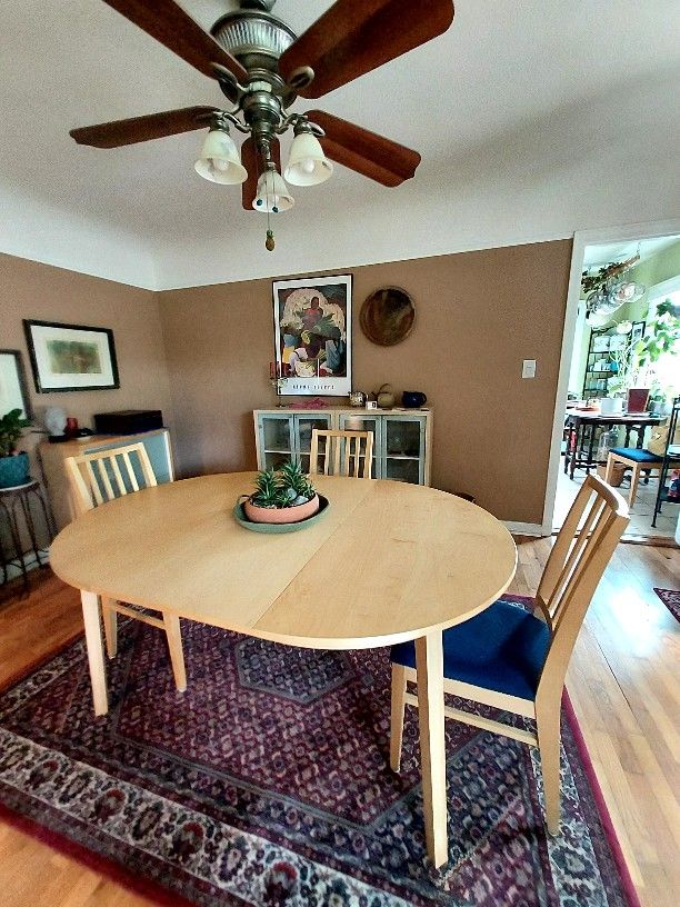 Ikea Dinning Table And 4 Chairs.