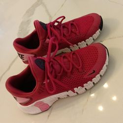 Woman’s Nike Metcon Shoes 5.5