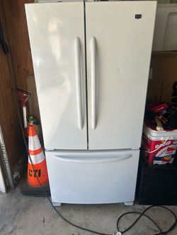 Maytag fridge FREE. Not working.