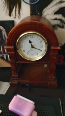 Vintage Bulova Quartz Small Wooden Mantel Clock with Gold Bezel
