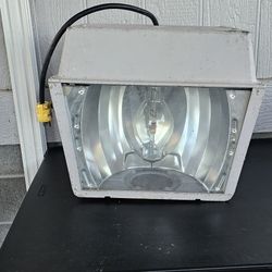 GTE Catalogue Svlvania, Old Fashioned outside building Lamp