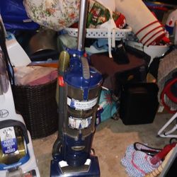 LIKE NEW SHARK POWERFUL VAC RUNS GREAT 23 FIRM LOOK MY POST TONS ITEM