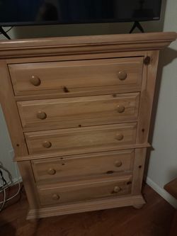 Dresser by Broyhill solid wood like new see description
