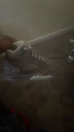 Trade for any iPhone cus my phone has been broke I’ll trade u two pair of shoes for any iPhone
