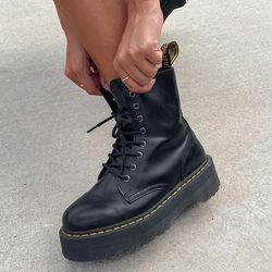 Dr. Martens 