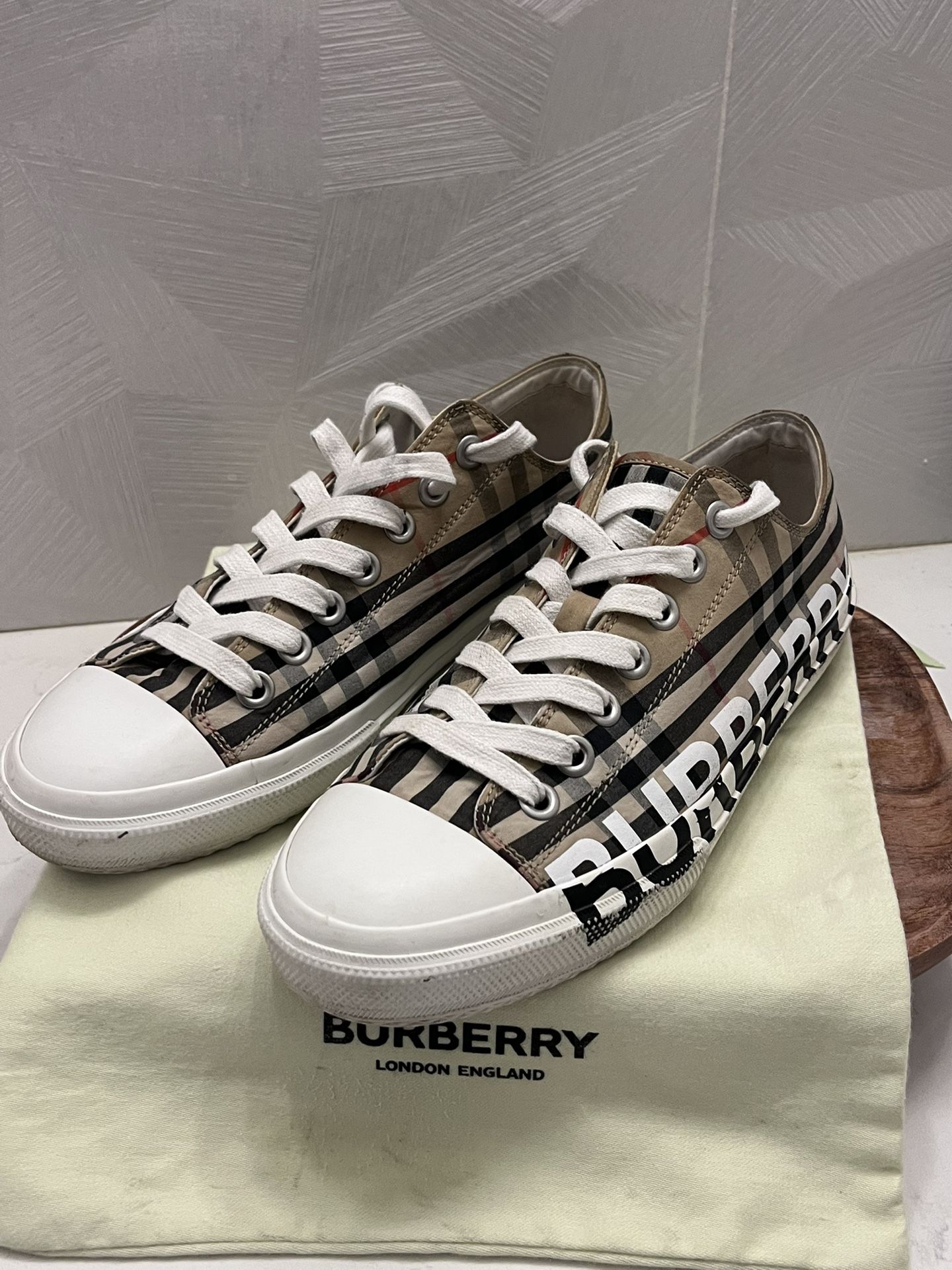 Burberry Logo Print (8.5)mens