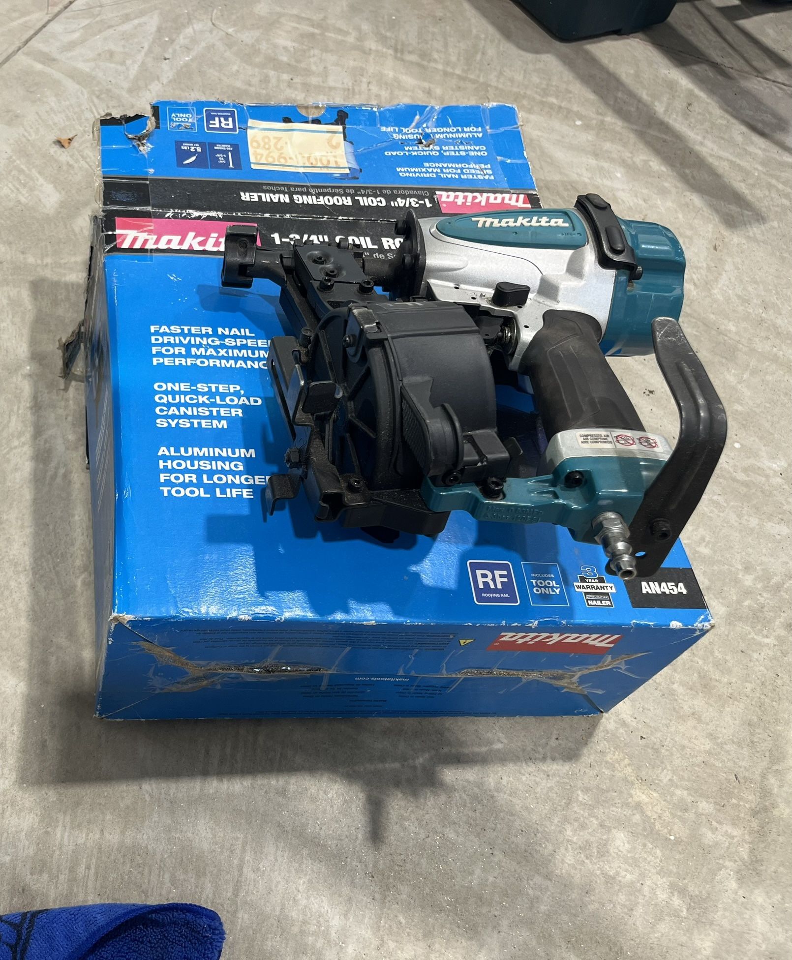 Roofing Nailer -Makita - AN454 Pneumatic 1-3/4 in. 15 Degree Coil Corded Roofing Nailer