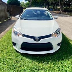Toyota Corolla Sedan – White LE limited