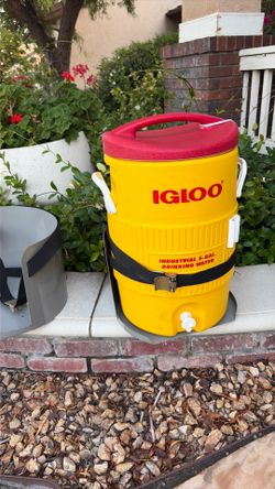 Igloo 5 gallon solid travel holder