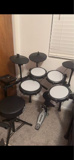 Alesis nitro max electric drums