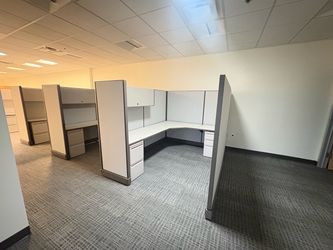 Cubicles Herman Miller A02 Cubicle Workstations with Storage - in Great condition !