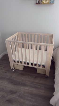 Baby Crib Adjustable