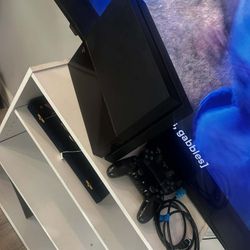 Ps4 With 2 Controllers And GTA 