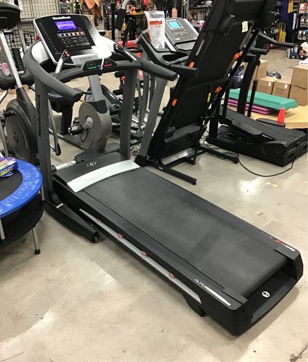 NordicTrack C900 Pro Folding Treadmill for Sale in Phoenix, AZ OfferUp