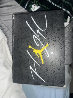 Jordan 4 Thunder