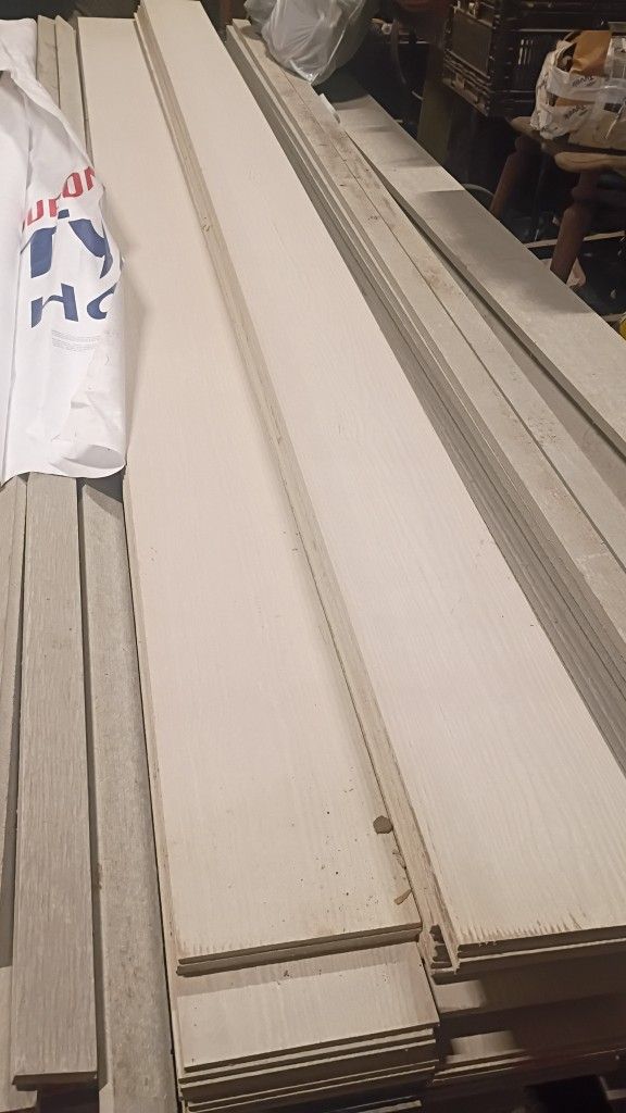 Hardie Siding 8 1/4 Cedar Mill 12ft Siding 7$/Board Have 300 Boards Total