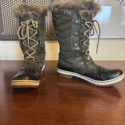 Sorel Womens Snow boots Size 9