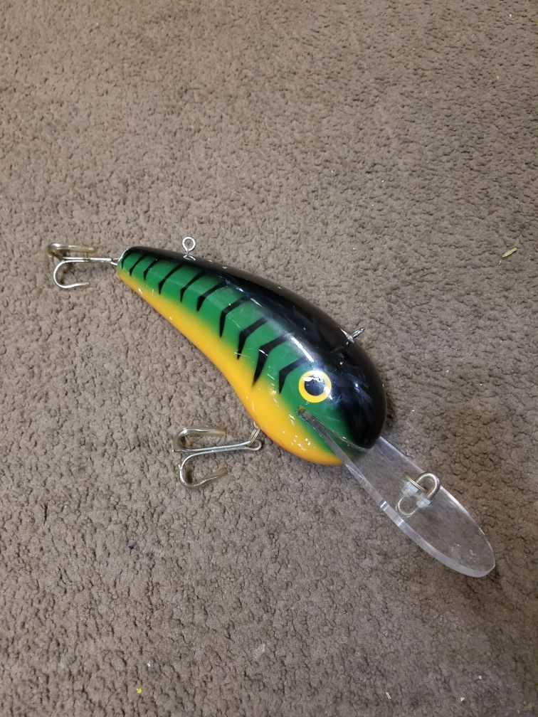 LARGE DECORATIVE FISHING LURE 18" INCH's