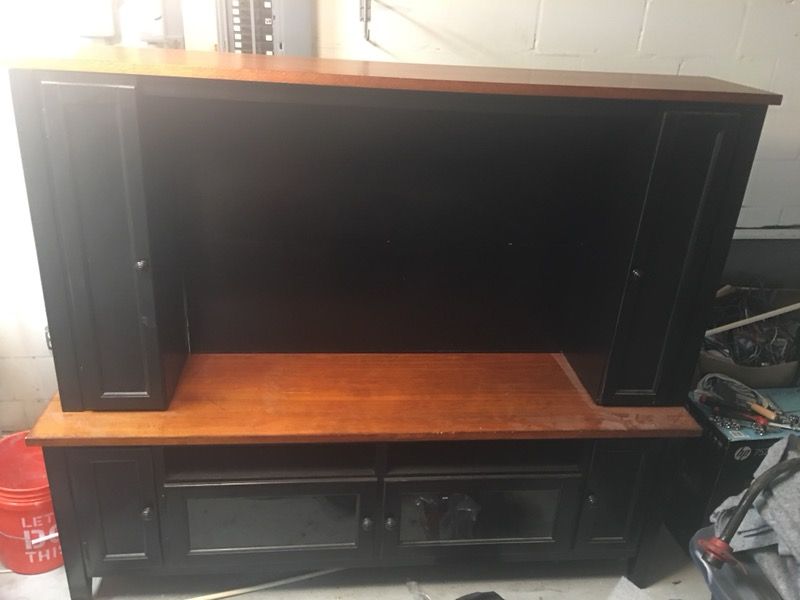 Entertainment center