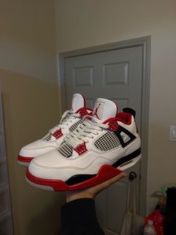 Jordan 4 fire red Size 11.5