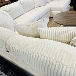 Stylish Stunning Cozy Sectional!