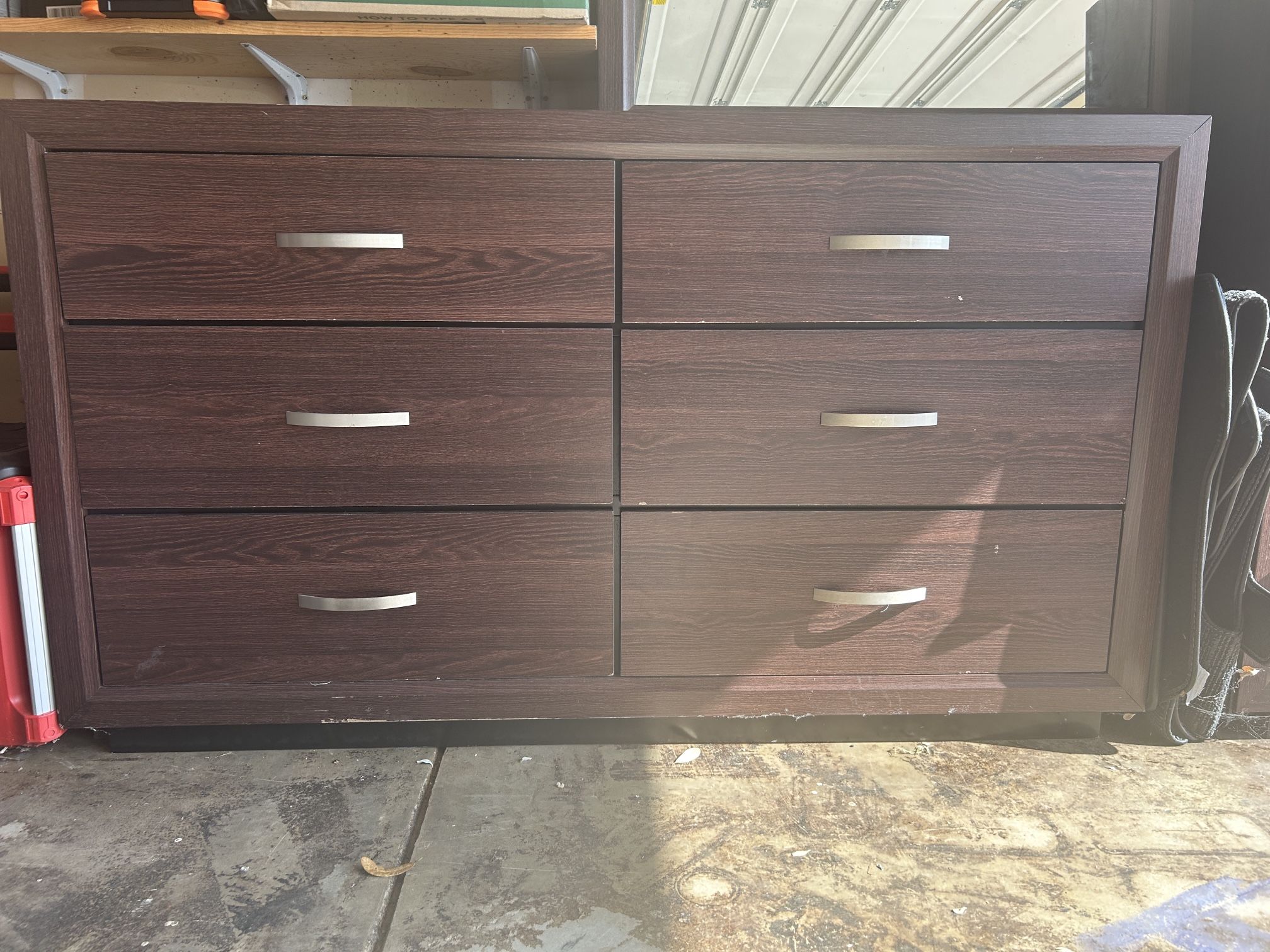 Dresser And Mirror Set