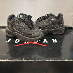 Size 6C Triple Black Air Max