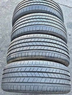 Vendo set de llantas 225/60r18 michelin con 80% de vida las 4