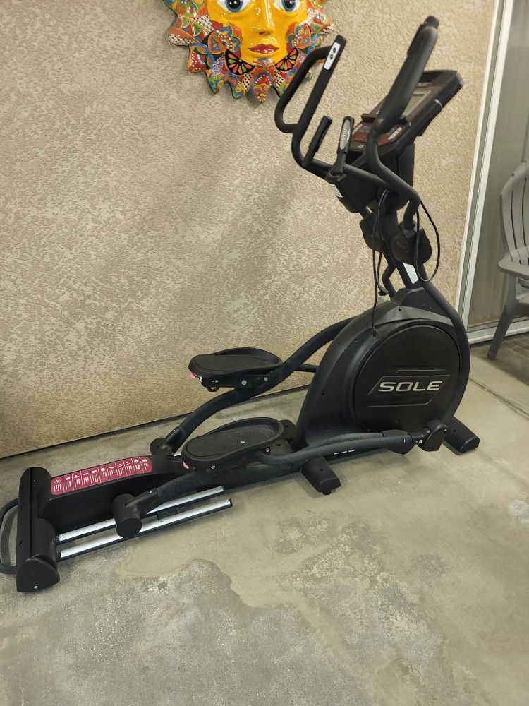Elíptica Sole Exercise Machine 