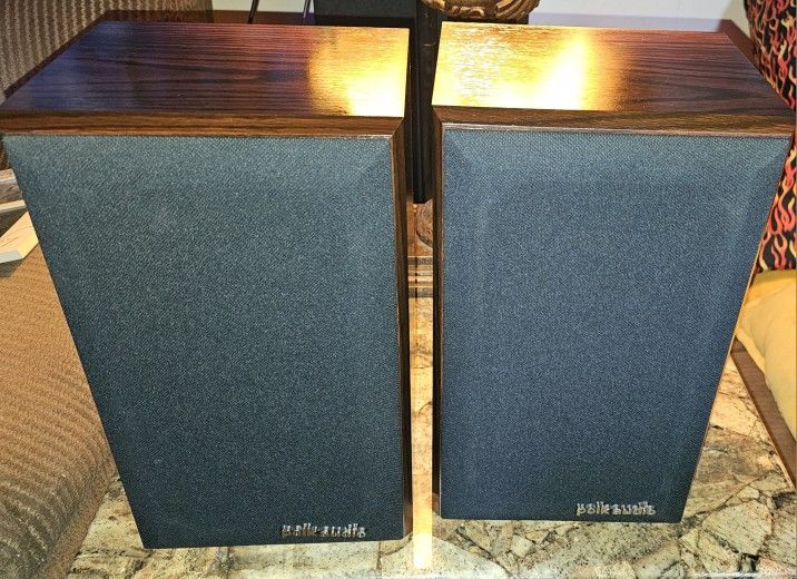 Vintage Polk Audio Bookshelf Speakers Are In Beautiful Shape And Work Excellent