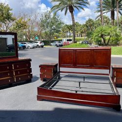 BEAUTIFUL SET KING SOLID WOOD / DRESSER W MIRROR & TWO NIGHTSTAND - BY LIFESTYLE SOLUTIONS - EXCELLENT CONDITION - Delivery Available