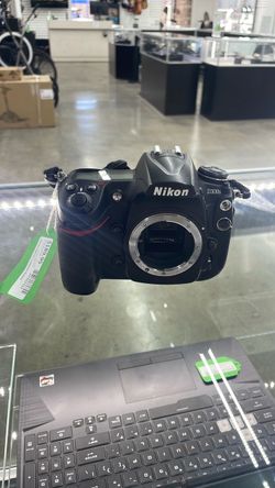 Nikon D300s DSLR Camera Body
