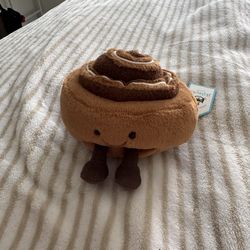 Jelly cat cinnamon roll