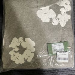 The Cotton Wreath Sweatshirt 